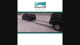 مسابقه طناب کشی بین تسلا و پرادو