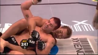 اجرای یک سری فنون کشتی درمسابقاتmma