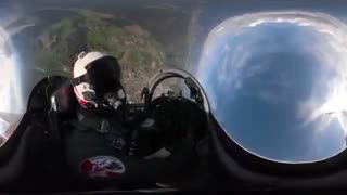 پرواز با نمای ۳۶۰ درجه همراه با جنگنده