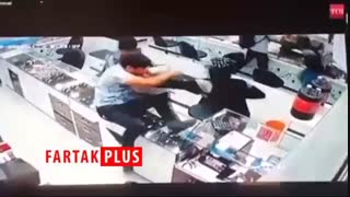 شگرد سارقان برای سرقت آسان از جواهرفروشی