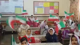 هم خوانی سرود ای ایران توسط دانش آموزان اولی- دبستان نیلوفر