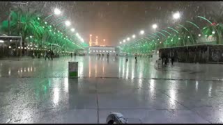 22 بهمن 98 برف زیبا در بین الحرمین کربلای معلی با شعار مرگ بر امریکا