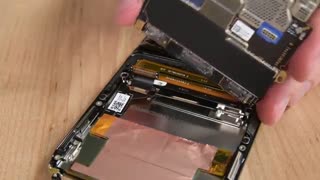 موتورولا Razr در دستان iFixIT