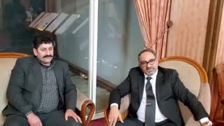 نظرات یکی از شرکت کنندگان در گالری حراج هتل نارنجستان- مازندران