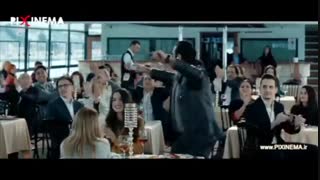 فیلم مارموز سکانس اجرای برنامه‌ زنده شاد توسط قدرت (حامد بهداد) در ترکیه