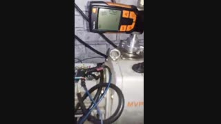 نمایش میزان خلاء پمپ وکیوم وسونگ قبل از تعمیر