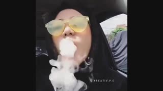 بالاخره یکیو دیدم مث خودم دود میکنه*---*