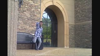 یک رقص انفرادی فوق العاده (Dance Robot)از  مارکز اسکات با بیش از 133 میلیون بازدید در وبسات یوتیوب