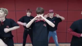 Stray Kids "MIROH" Dance Practice Video (Heart ver.)