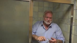 تمیز کردن شیشه کابین دوش حمام کالا118