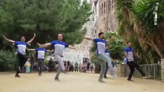 Aylan Group Dance in Barcelona Sagrada Familiaرقص شاد ترکی گروه آیلان در  بارسلونا اسپانیا