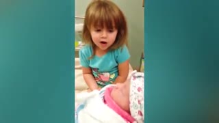 اولین ملاقات خواهرو برادرا با عضو جدید خانواده